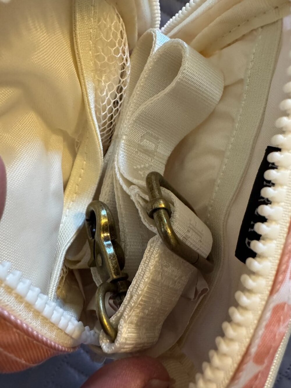 Thread Crossbody - Picture 4 of 4